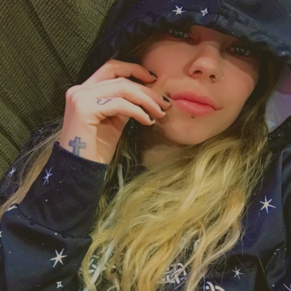 Profile Picture of Audrey Pouliot (@audrey_pouliot) on Poshmark