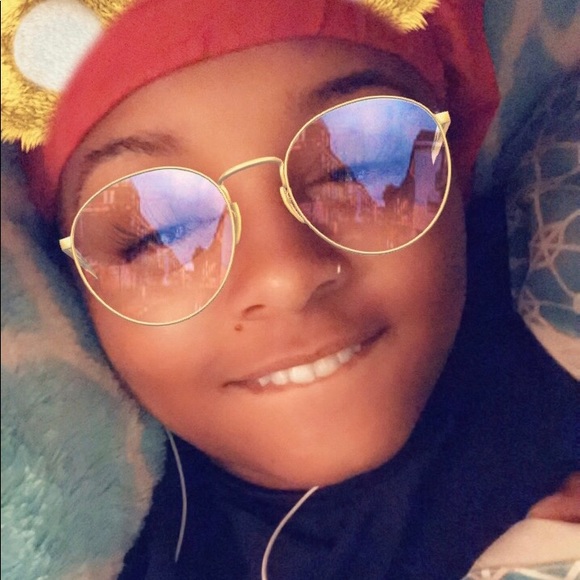 Profile Picture of Breione Robair (@brobair) on Poshmark