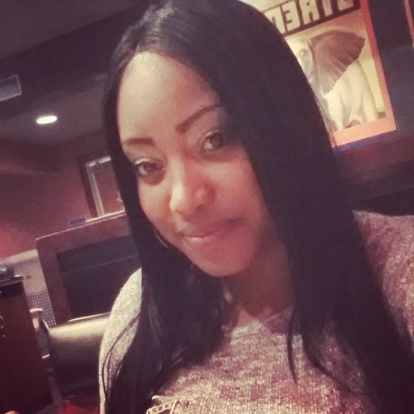 Profile Picture of Vonchera Birdow (@voncherabirdow) on Poshmark