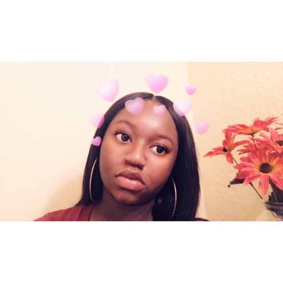 Profile Picture of Kennia Mathis (@iam_ny) on Poshmark