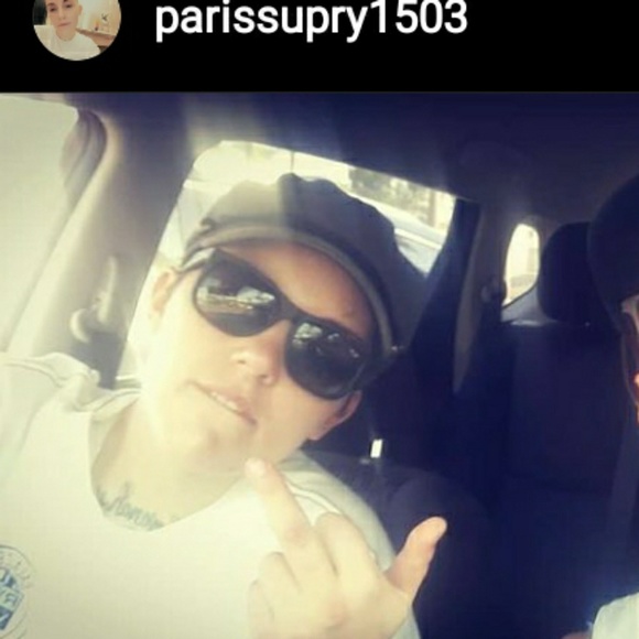 Profile Picture of Pariz Supry (@parisupry1503) on Poshmark