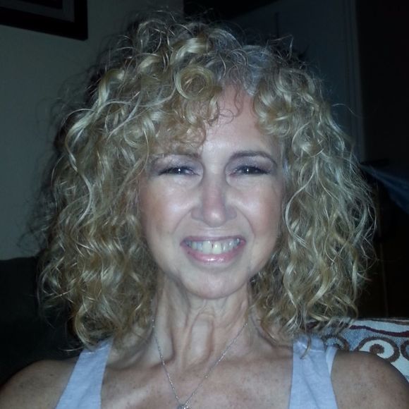 Profile Picture of Robin Harnist (@mtnharnist) on Poshmark