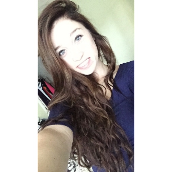 Profile Picture of Alexis Sedgwick (@alexissedgwick) on Poshmark