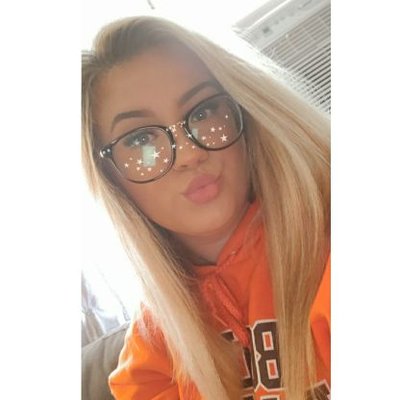 Profile Picture of A N G E L A  🌿 (@Angela_Snyder22) on Twitter