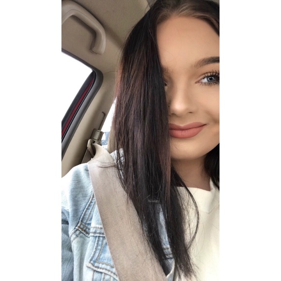 Samantha Neufeld - Poshmark Profile Picture of Samantha Neufeld (@neufy) on Poshmark