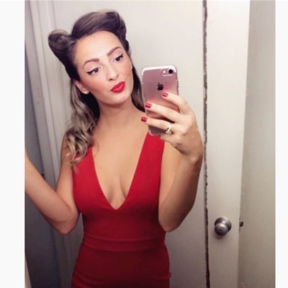 Profile Picture of Chrissy Falcone (@falconechrissy) on Poshmark