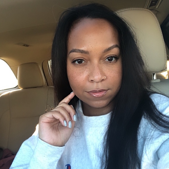 Profile Picture of Lauren Adderly (@thegirllo) on Poshmark