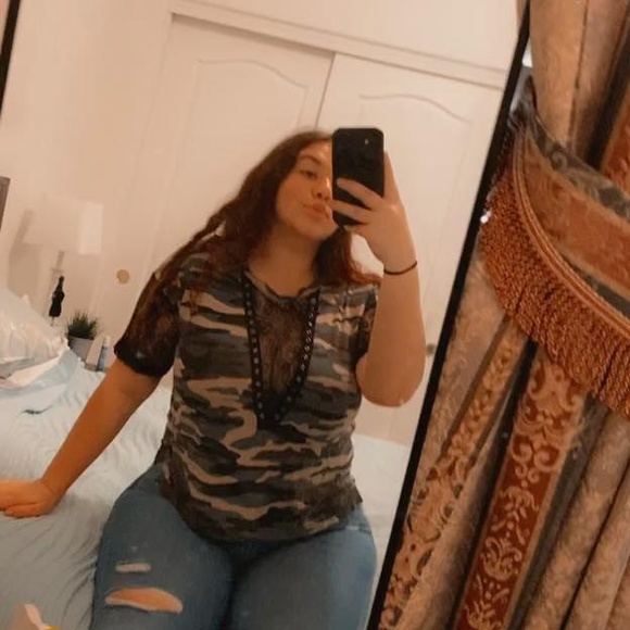 Profile Picture of Maya Maya (@musiclife28) on Poshmark