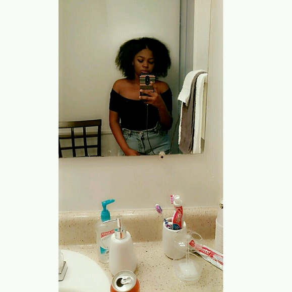 Profile Picture of Jana Goodlow (@beautyjana1) on Poshmark