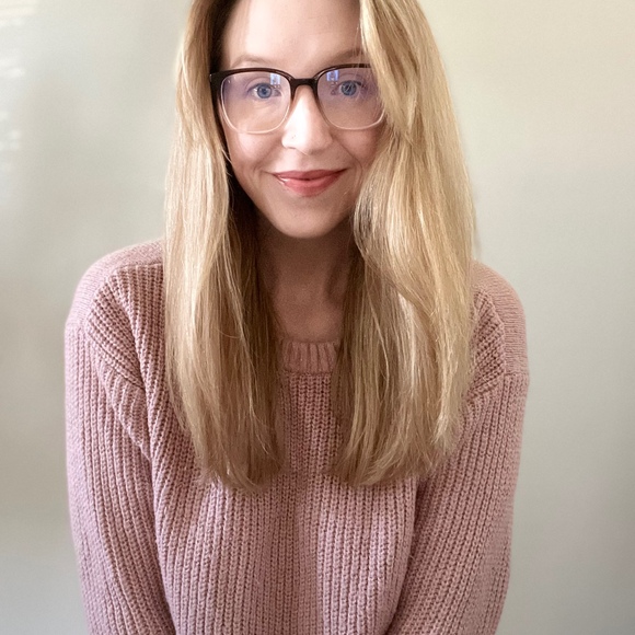 Profile Picture of Pamela Waite (@ellamwaite) on Poshmark