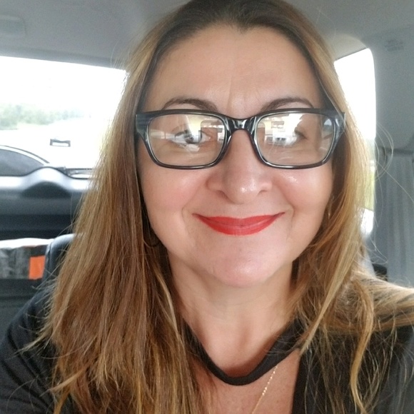 Profile Picture of Erica Madruga (@ericamadruga) on Poshmark