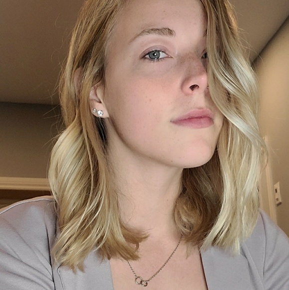 Profile Picture of Vanessa Bosscher (@nessyv18) on Poshmark