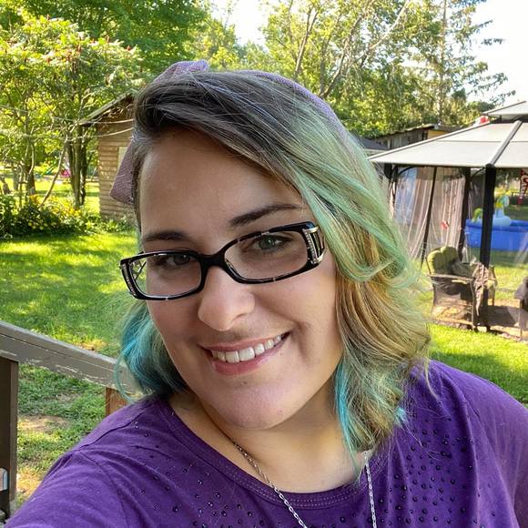 Profile Picture of Julie-anne Dupont-turpin (@glittergeek26) on Poshmark