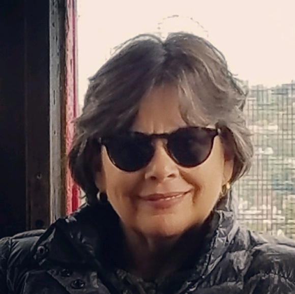 Profile Picture of Martha Espinosa (@mceb62) on Poshmark