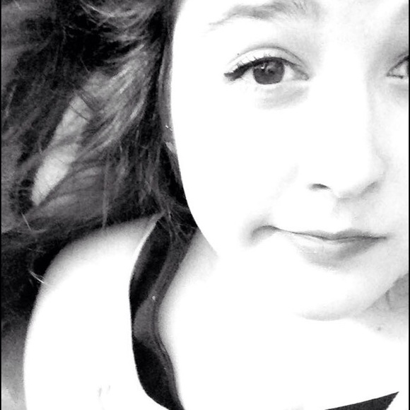 Marissa Hodgen - Poshmark Profile Picture of Marissa Hodgen (@missmaarissa) on Poshmark