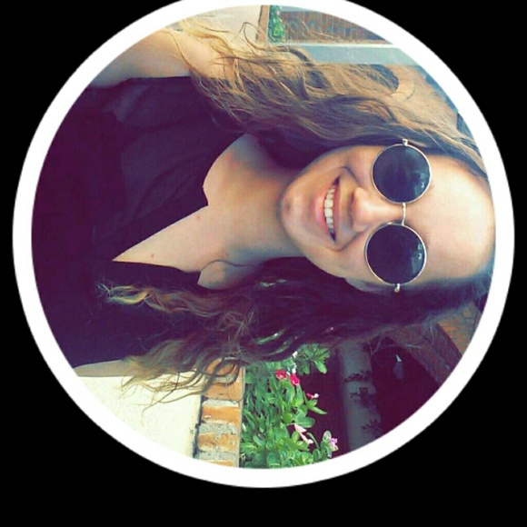 Profile Picture of Danielle Deimler (@dannyd1993) on Poshmark