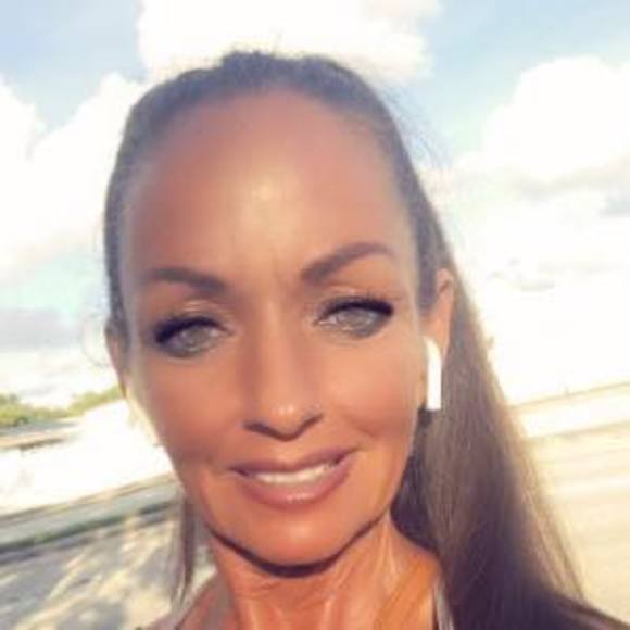 Profile Picture of Diana Pagano (@dianapagano) on Poshmark