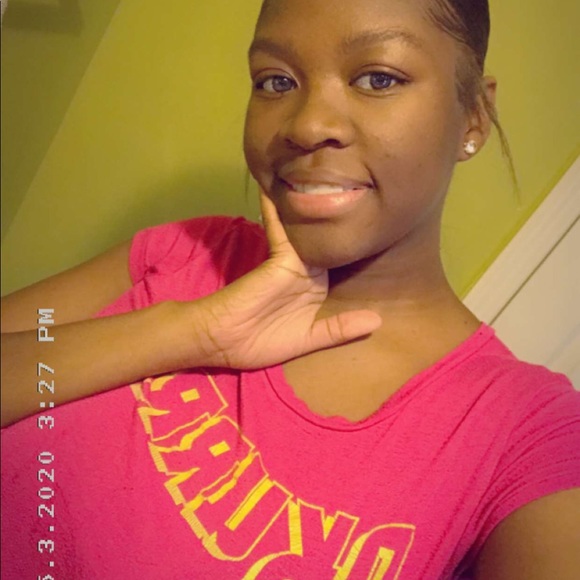 Profile Picture of Daja Weldon (@dajad23) on Poshmark