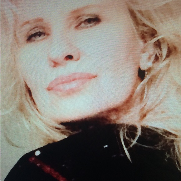 Profile Picture of Sandra Kretchman (@sandra703) on Poshmark