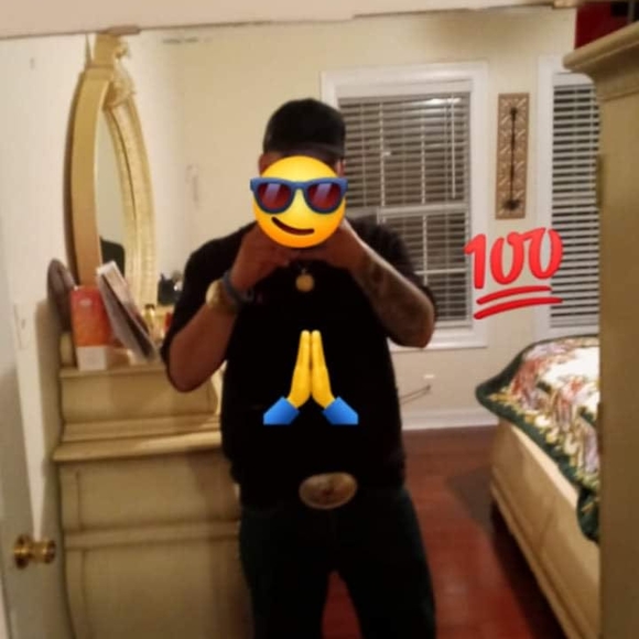 Profile Picture of Ruli Rebollar (@rebollar9187) on Poshmark