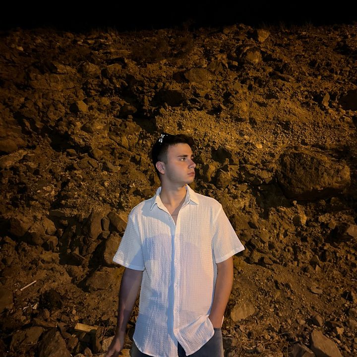 Profile Picture of Robin (@robinhtn) on Tiktok