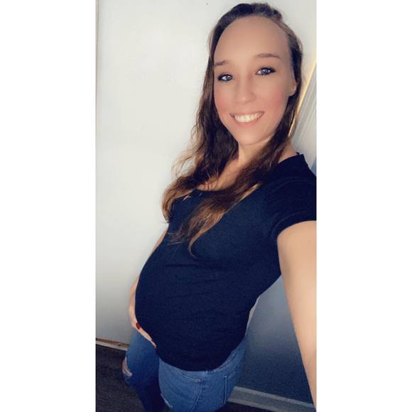 Profile Picture of Kaitlin Wright (@kaitlinanne94xo) on Poshmark