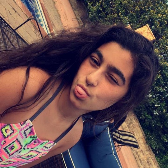 Profile Picture of Arlene Gammal (@eneene) on Poshmark