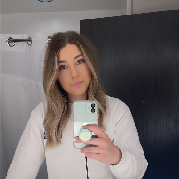 Profile Picture of Samantha Bastien (@shwammy) on Poshmark