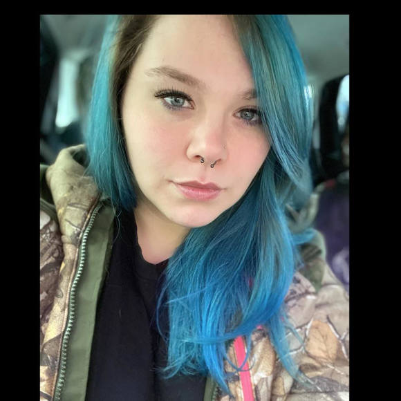 Profile Picture of Bre Brozoski (@brebreeyeball95) on Poshmark