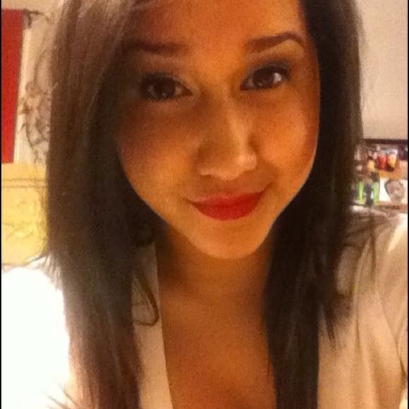 Profile Picture of Erica Leal (@eleal93) on Poshmark