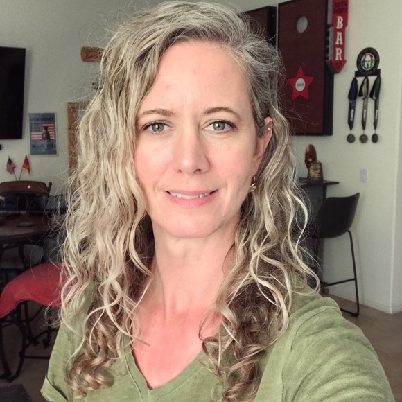 Profile Picture of Jennifer Riffey (@rifjen) on Poshmark