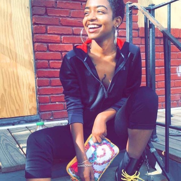 Profile Picture of Tiana Samuels (@teeparty726) on Poshmark