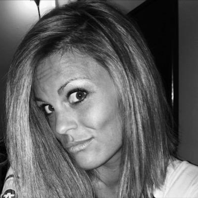 Profile Picture of Julia Moffitt (@jewlslynn15) on Twitter