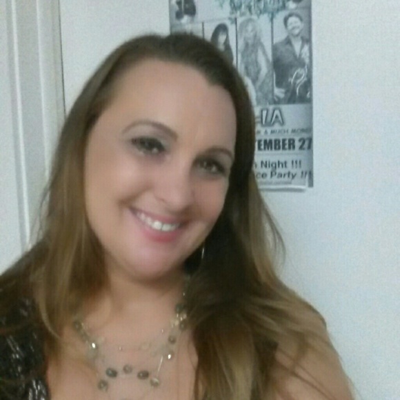 Profile Picture of Nellann Kennedy (@nelly1974) on Poshmark