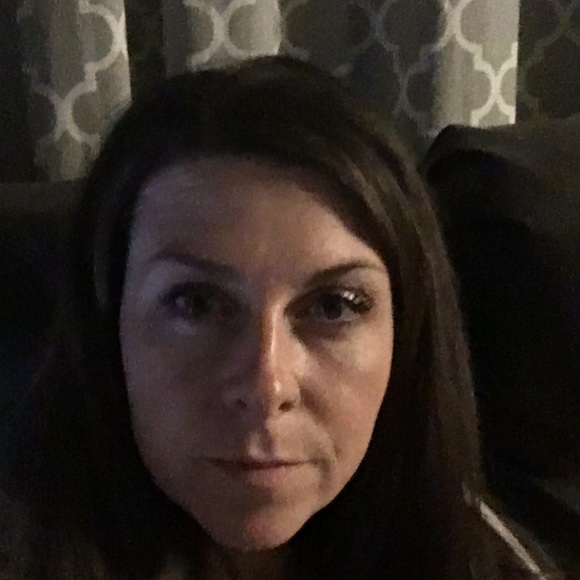 Profile Picture of Lisa Grant (@lngrant11) on Poshmark