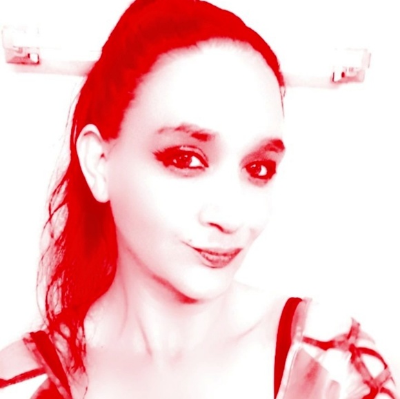 Profile Picture of Brandy Benoit (@timberdot80) on Poshmark