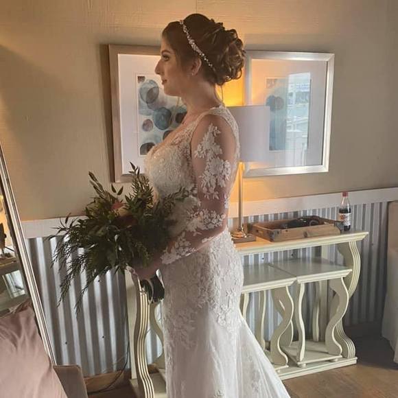 Profile Picture of Victoria Hillesheim (@vhillesh) on Poshmark