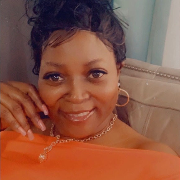 Profile Picture of Delena Johnson (@delena_johnson) on Poshmark