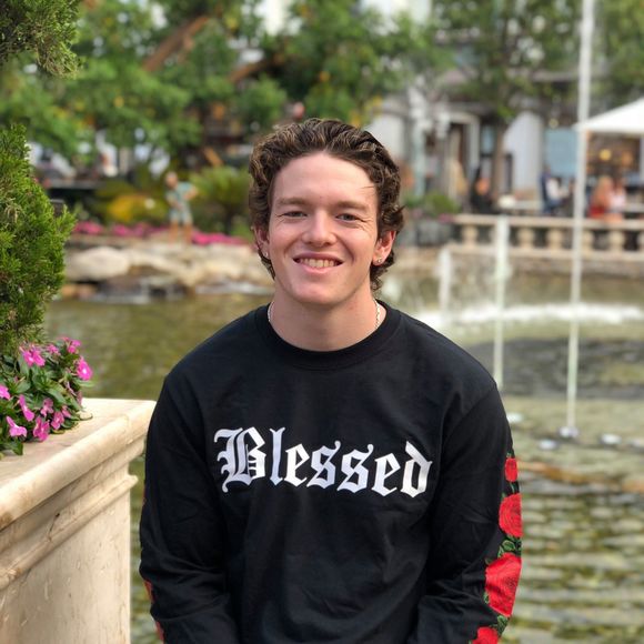 Profile Picture of Alec Iler (@aleciler) on Poshmark