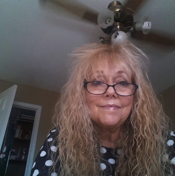 Profile Picture of Tracy Warrick (@lacylauren39) on Poshmark