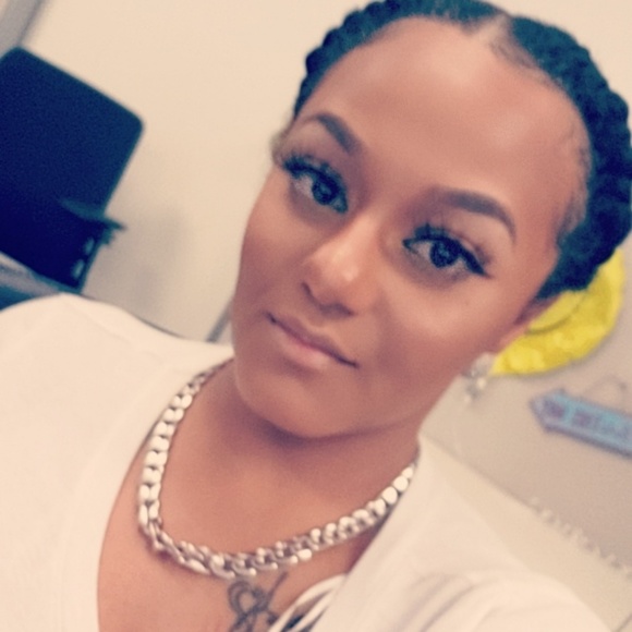 Profile Picture of Julia Sanchez (@juliasanchez822) on Poshmark