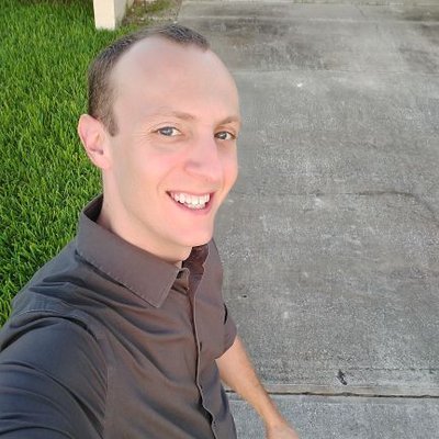 Profile Picture of Brad Parker (@charminggeek) on Twitter