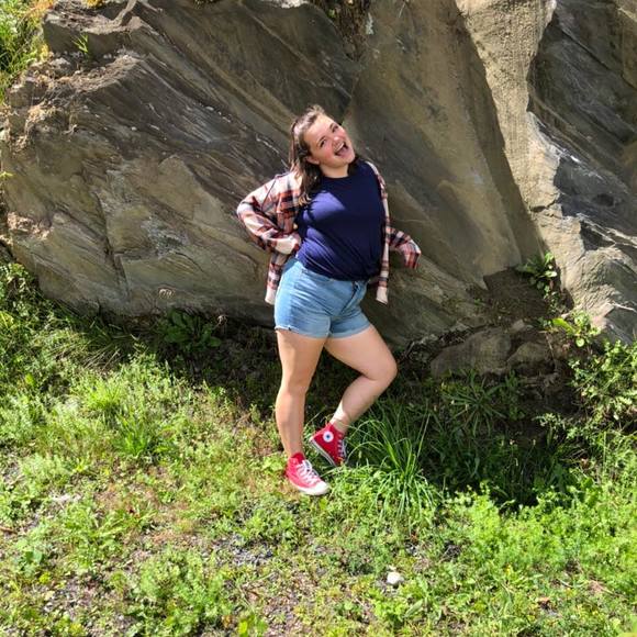 Profile Picture of Sirena Anair (@sirenama) on Poshmark