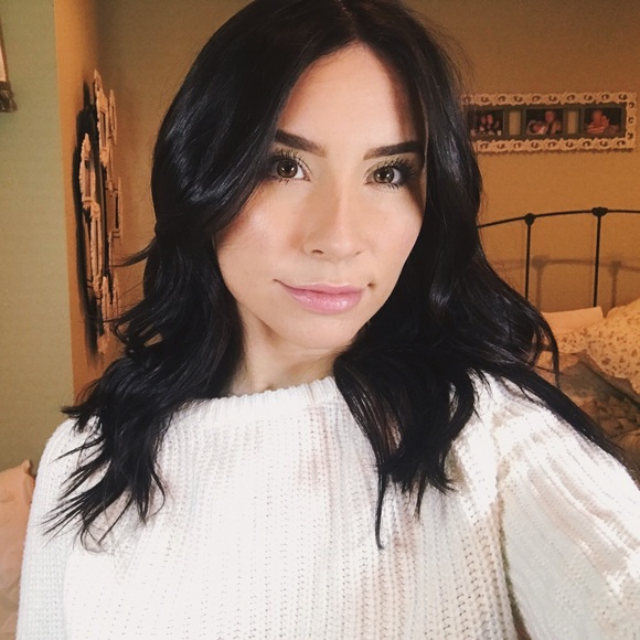 Profile Picture of Kara Gaudiosi (@karagaudiosi) on Poshmark