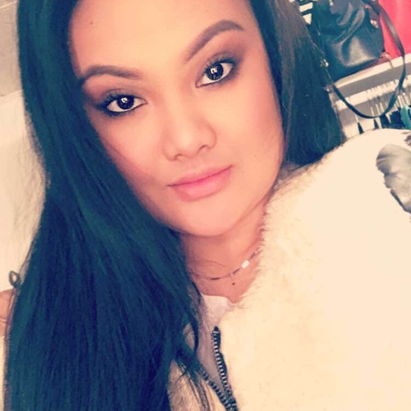 Profile Picture of Rosewill Craigle (@eushinarose) on Poshmark