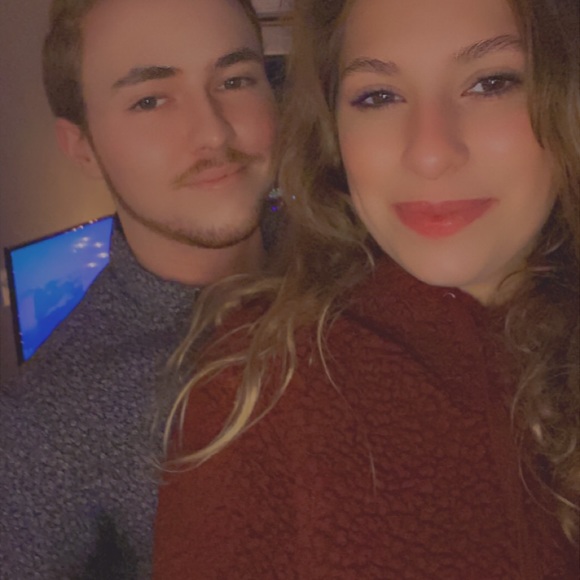 Sarah Scime - Poshmark Profile Picture of Sarah Scime (@sarahscime) on Poshmark