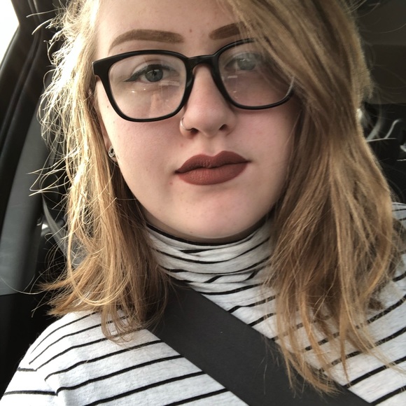 Profile Picture of Meagan Thompson (@tmeagan2000) on Poshmark