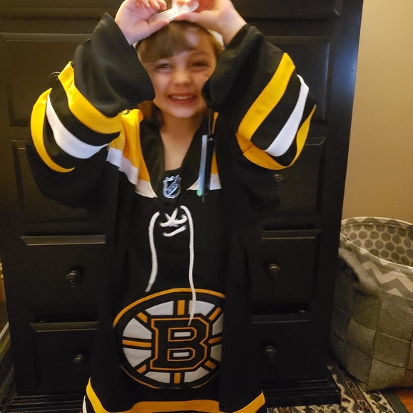 Profile Picture of Derek Howes (@derekhowz) on Poshmark