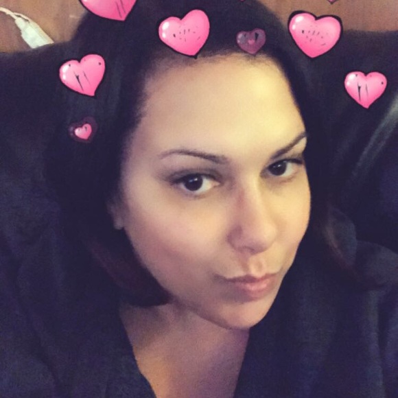 Profile Picture of Amanda Thrasher (@mandythrashe) on Poshmark