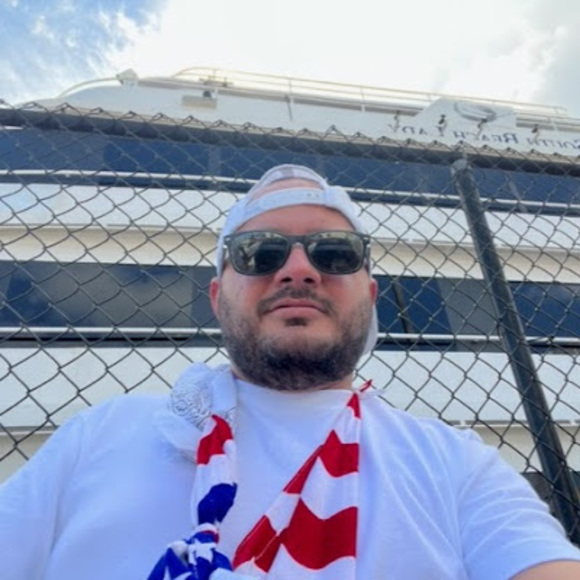 Profile Picture of Javier López-san miguel cruz (@javi8522) on Poshmark